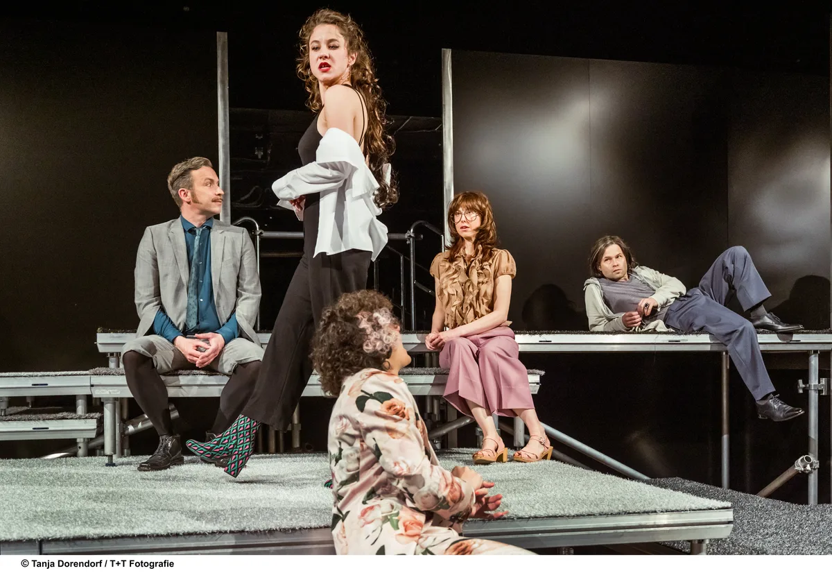 Das Theater Kanton Zürich bringt das Stück «Der Menschenfeind» als Freilichtspiel in die Region. Szene aus Molières Komödie «Der Menschenfeind».